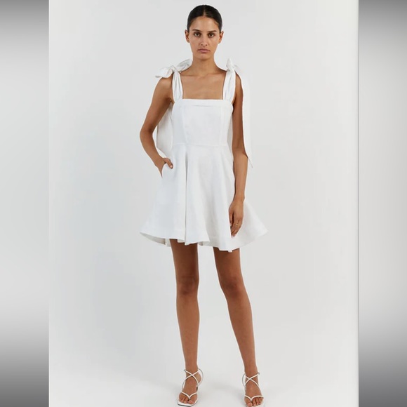 Perfect condition DISSH aisle white linen bow mini dress - Picture 1 of 5